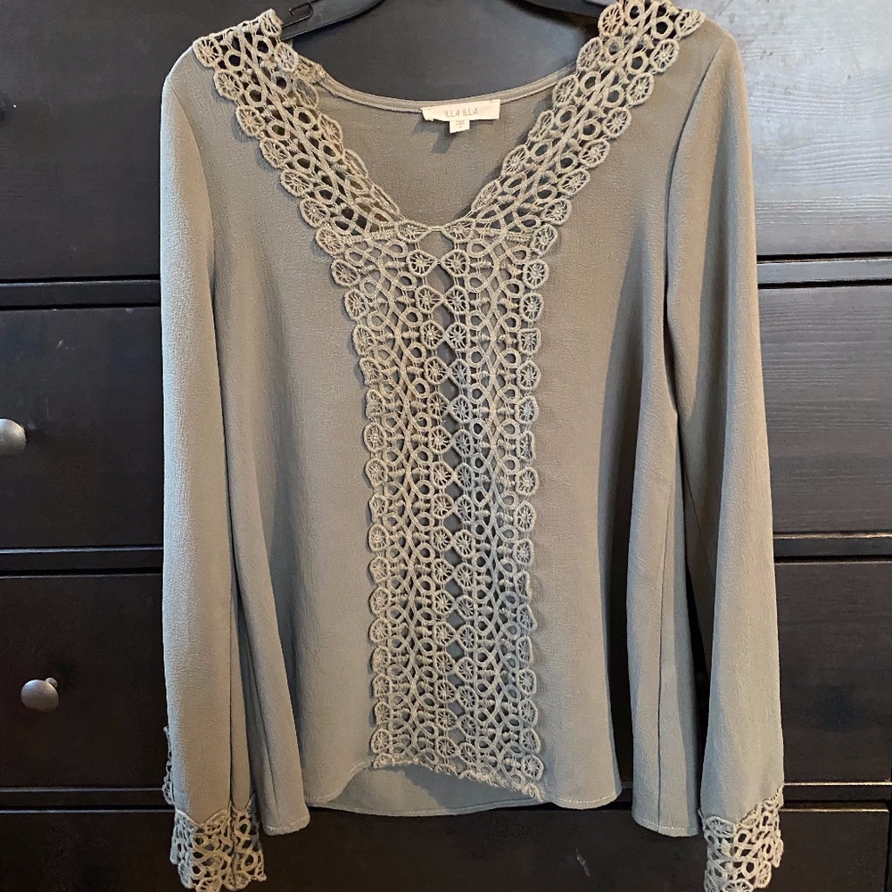 Illa Illa Bell Sleeve Blouse | olive | size s|